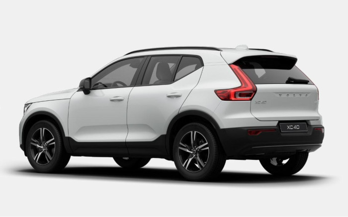 Volvo XC40 B3 AUT DARK PLUS na operativní leasing