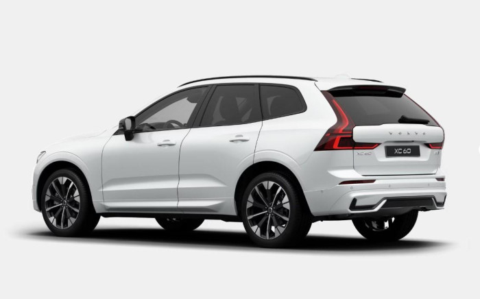 Volvo XC60 B5 AWD AUT DARK PLUS na operativní leasing