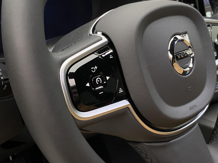 Volvo XC60 B5 AWD AUT DARK PLUS na operativní leasing