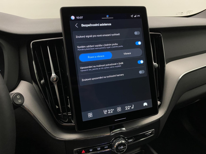 Volvo XC60 T6 AWD AUT PLUS BLACK EDITION na operativní leasing