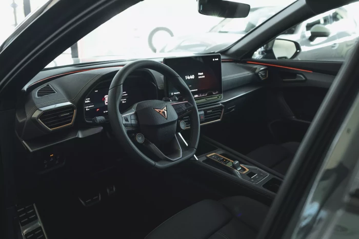 CUPRA Nový CUPRA Formentor VZ e-HYBRID e-HYBRID 130 kW automat Fiord modrá e-HYBRID na operativní leasing