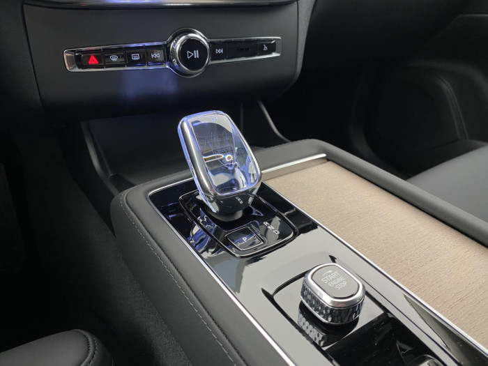Volvo XC90 T8 AWD RECHARGE BRIGHT PLUS 7m na operativní leasing