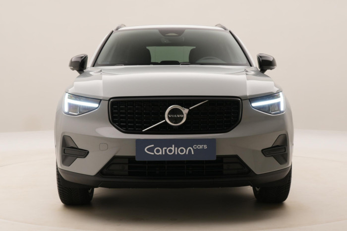 Volvo XC40 B3 AUT DARK PLUS na operativní leasing