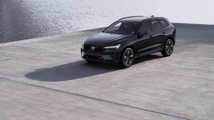 Volvo XC60 B5 AWD AUT DARK PLUS na operativní leasing
