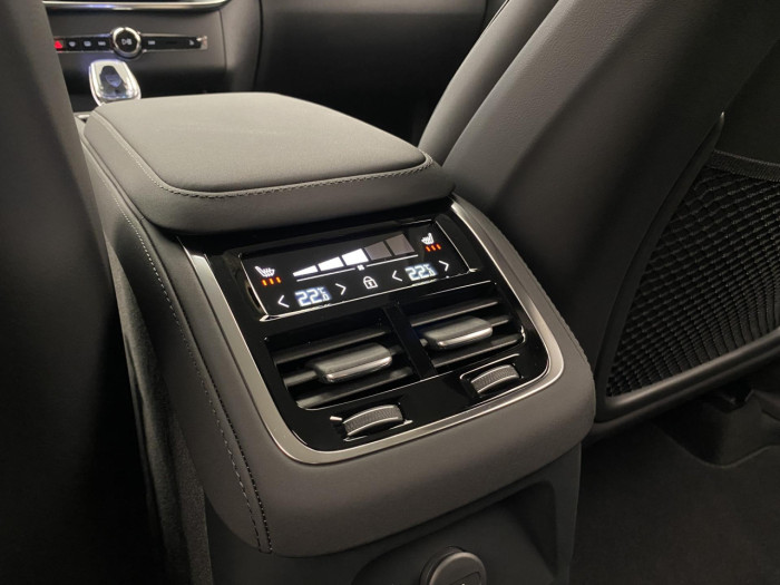Volvo XC90 T8 AWD RECHARGE BRIGHT PLUS 7m na operativní leasing