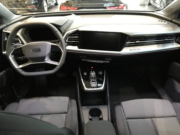 Audi Q4 e-tron 45  / 210kW na operativní leasing