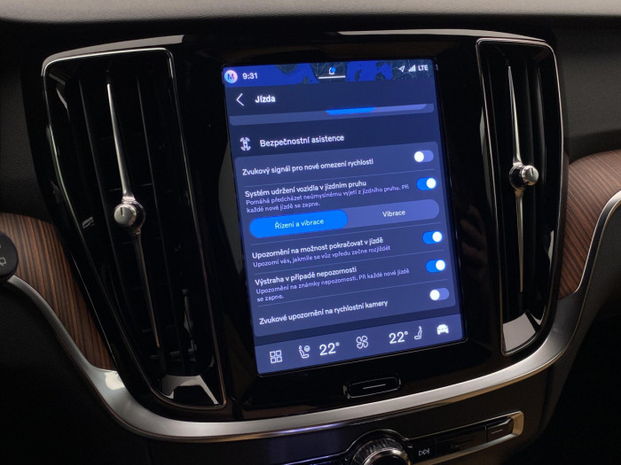 Volvo V60 T6 AWD Plug-in BRIGHT PLUS na operativní leasing