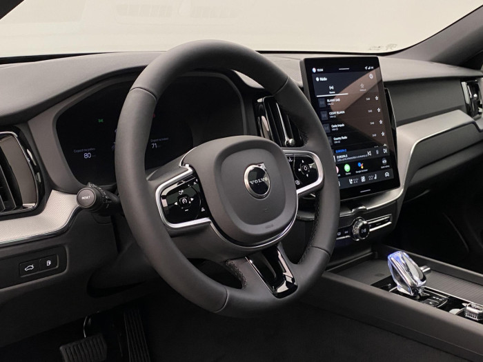 Volvo XC60 T6 AWD AUT PLUS BLACK EDITION na operativní leasing