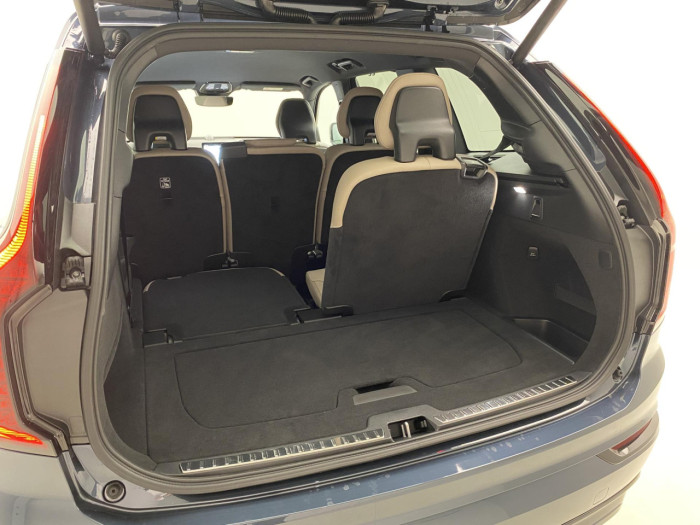 Volvo XC90 B5 AWD AUT DARK PLUS na operativní leasing