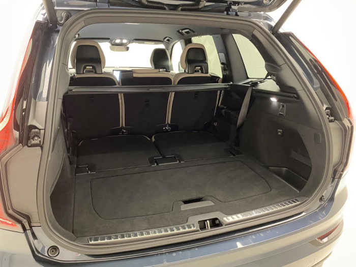 Volvo XC90 B5 AWD AUT DARK PLUS na operativní leasing