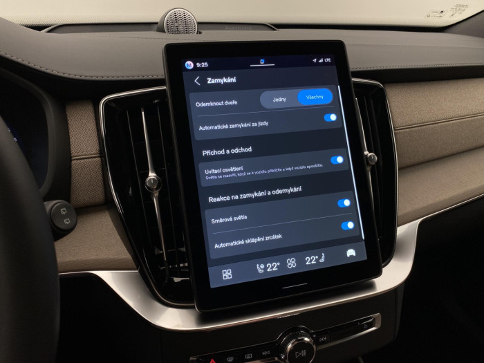 Volvo XC90 B5 AWD AUT DARK PLUS na operativní leasing
