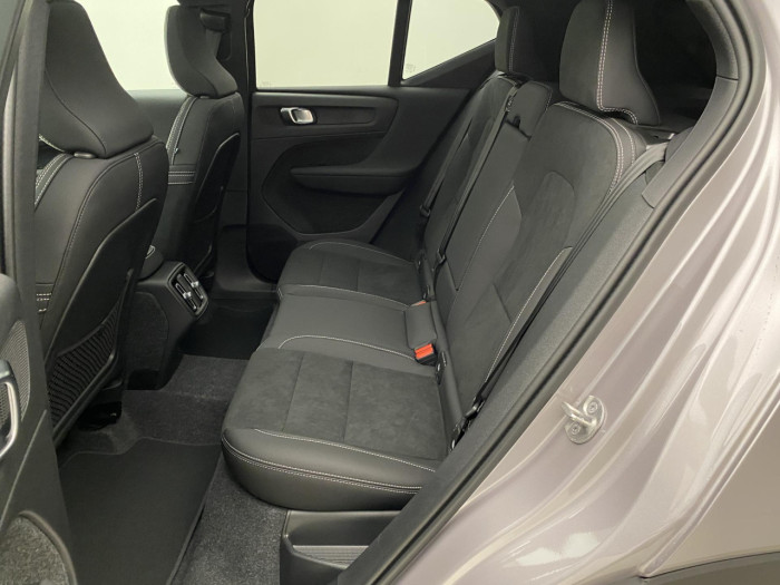 Volvo XC40 B4 AUT DARK PLUS na operativní leasing