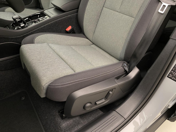 Volvo XC40 B3 AUT DARK PLUS na operativní leasing