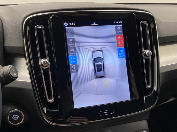 Volvo XC40 B3 AUT DARK PLUS na operativní leasing