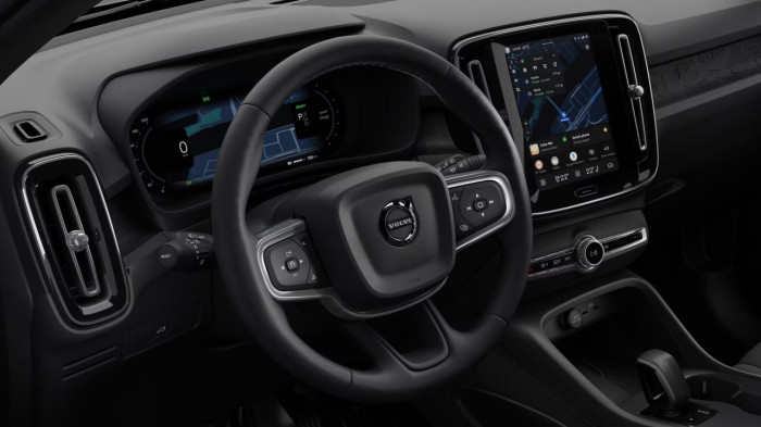 Volvo EC40 PURE ELECTRIC BLACK EDITION Edition na operativní leasing