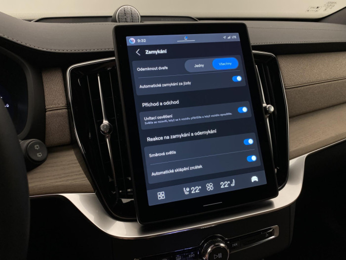 Volvo XC90 T8 AWD RECHARGE BRIGHT PLUS 7m na operativní leasing