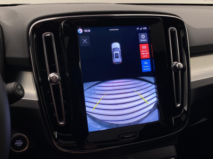 Volvo XC40 B4 AUT DARK PLUS na operativní leasing