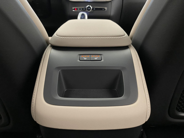 Volvo XC90 B5 AWD AUT DARK PLUS na operativní leasing