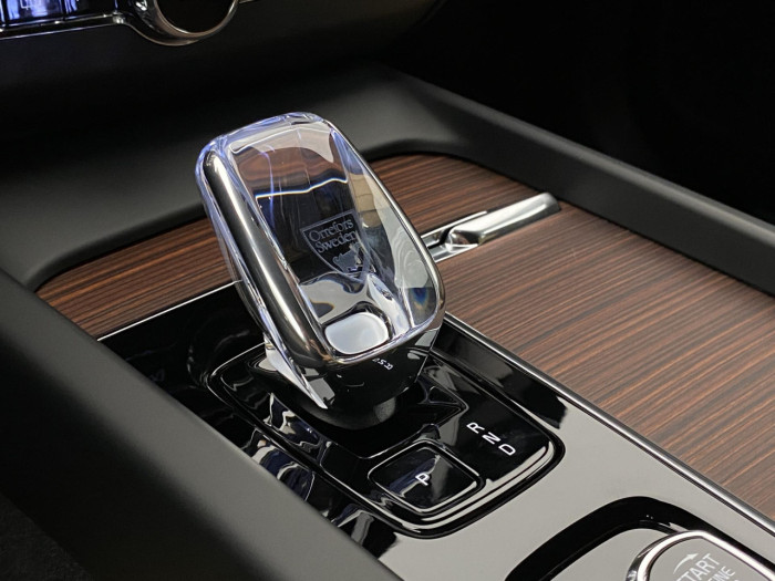 Volvo XC60 B5 AWD AUT DARK PLUS na operativní leasing