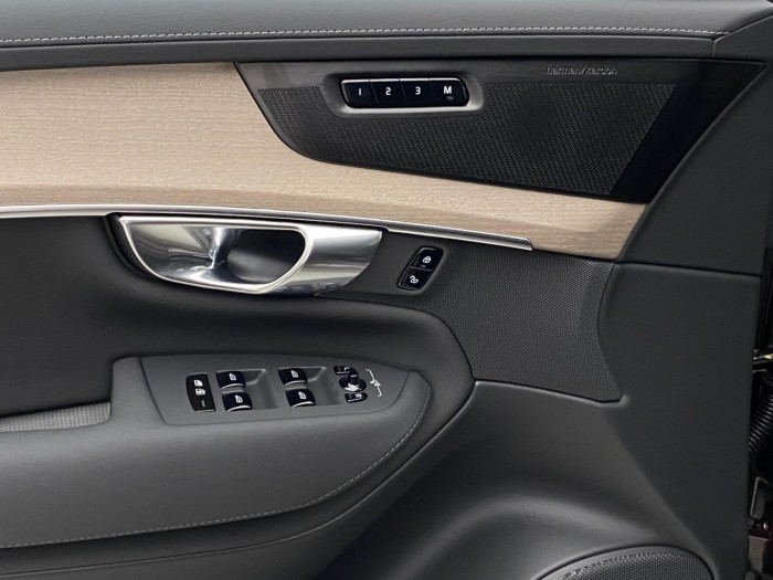 Volvo XC90 T8 AWD RECHARGE BRIGHT PLUS 7m na operativní leasing