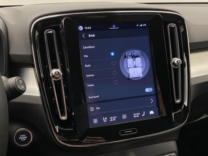 Volvo XC40 B3 AUT DARK PLUS na operativní leasing
