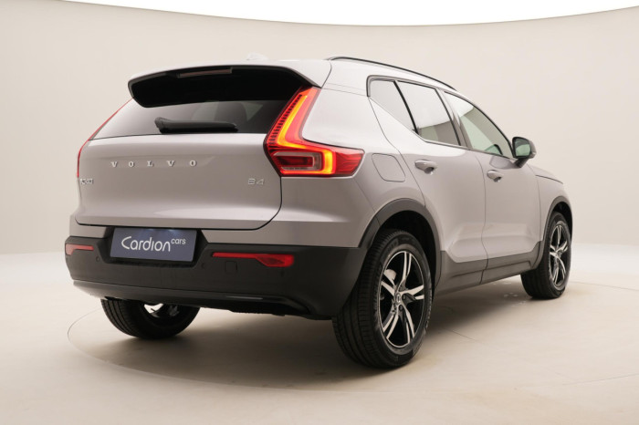 Volvo XC40 B4 AUT DARK PLUS na operativní leasing