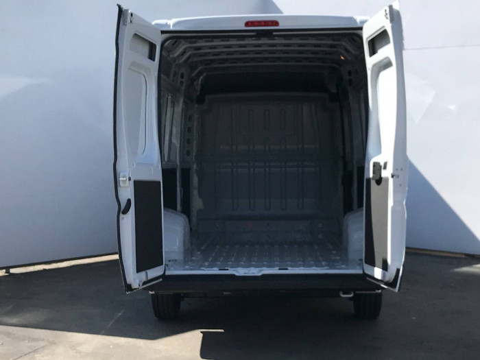 Peugeot Boxer Furgon 4350 L4H2 MAN6 2,2 BlueHDi / 132kW na operativní leasing