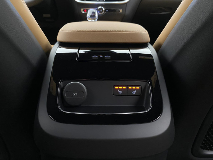 Volvo V60 T6 AWD Plug-in BRIGHT PLUS na operativní leasing