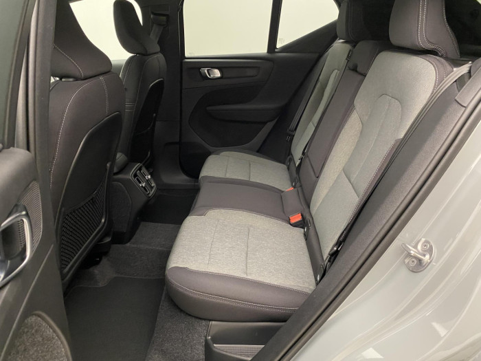 Volvo XC40 B3 AUT DARK PLUS na operativní leasing