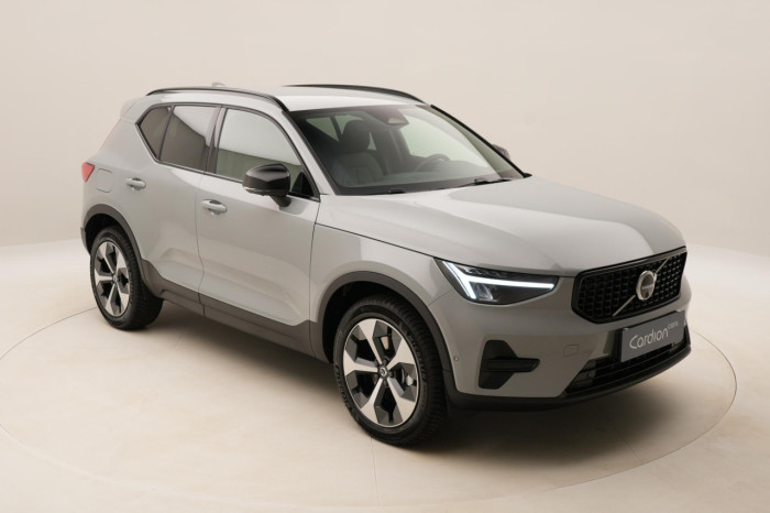 Volvo XC40 B3 AUT DARK PLUS na operativní leasing