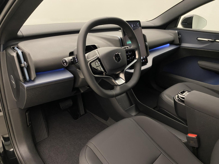 Volvo EX30 BLACK EDITION P5 ELETRIC PLUS na operativní leasing