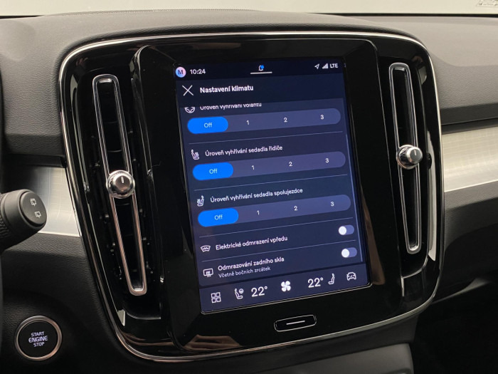 Volvo XC40 B3 AUT DARK PLUS na operativní leasing
