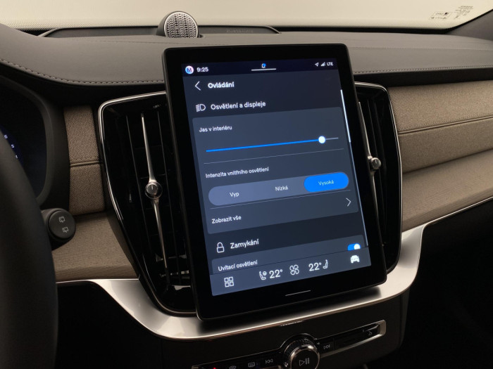 Volvo XC90 B5 AWD AUT DARK PLUS na operativní leasing