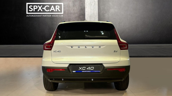 Volvo XC40 CORE, B3 FWD, 120+10 kW / 163+14 HP na operativní leasing