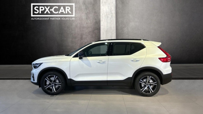 Volvo XC40 CORE, B3 FWD, 120+10 kW / 163+14 HP na operativní leasing