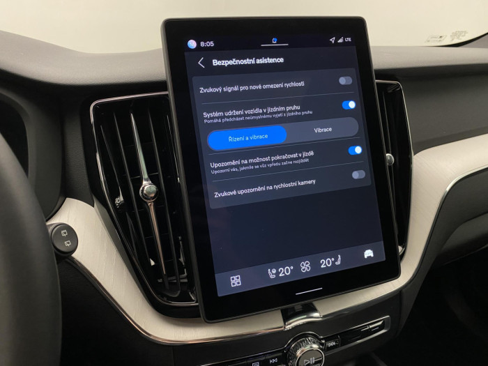 Volvo XC60 T6 AWD AUT DARK PLUS na operativní leasing