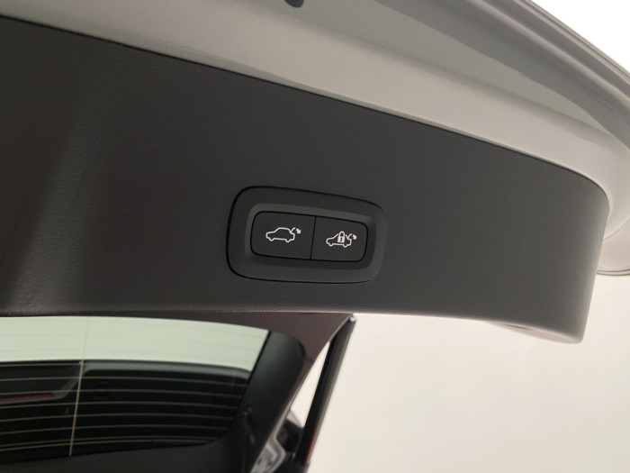 Volvo XC40 B3 AUT DARK PLUS na operativní leasing