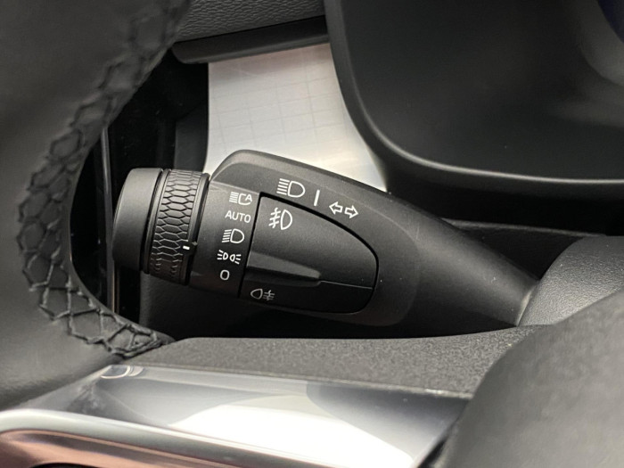 Volvo XC40 B4 AUT DARK PLUS na operativní leasing