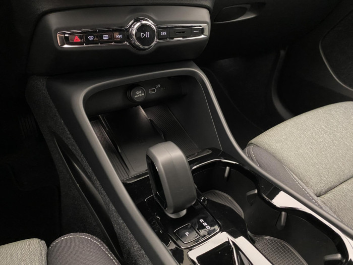 Volvo XC40 B3 AUT DARK PLUS na operativní leasing