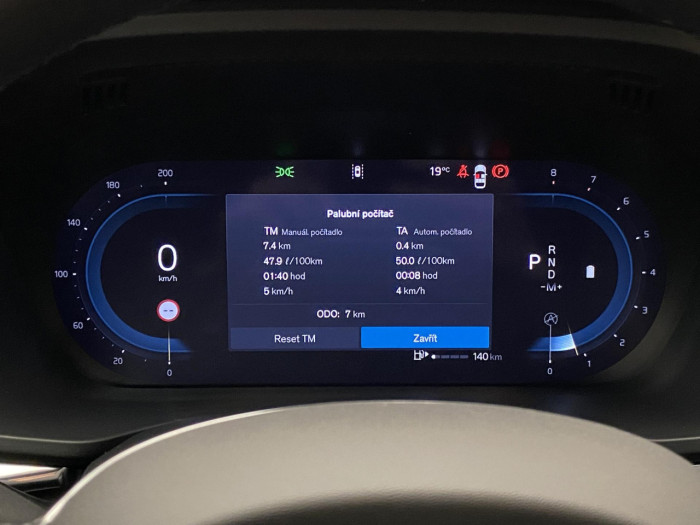 Volvo XC60 B5 AWD AUT DARK PLUS na operativní leasing