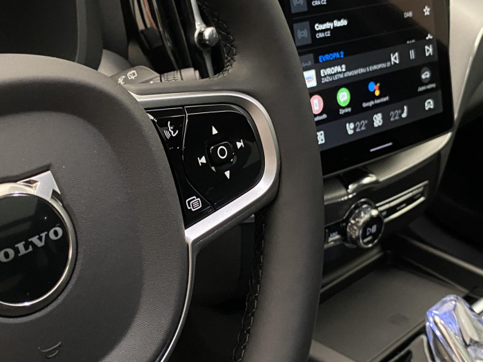 Volvo XC60 T6 AWD AUT PLUS BLACK EDITION na operativní leasing