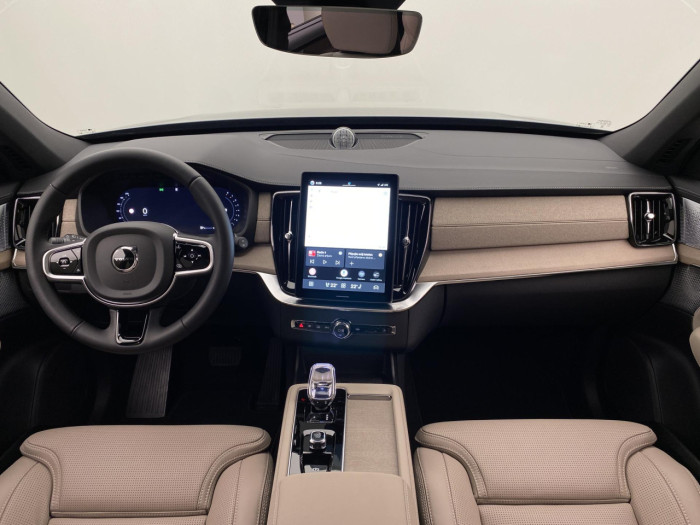 Volvo XC90 B5 AWD AUT DARK PLUS na operativní leasing