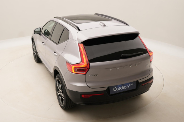 Volvo XC40 B4 AUT DARK PLUS na operativní leasing