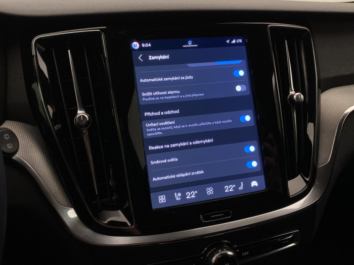 Volvo V60 T6 AWD Plug-in BRIGHT PLUS na operativní leasing