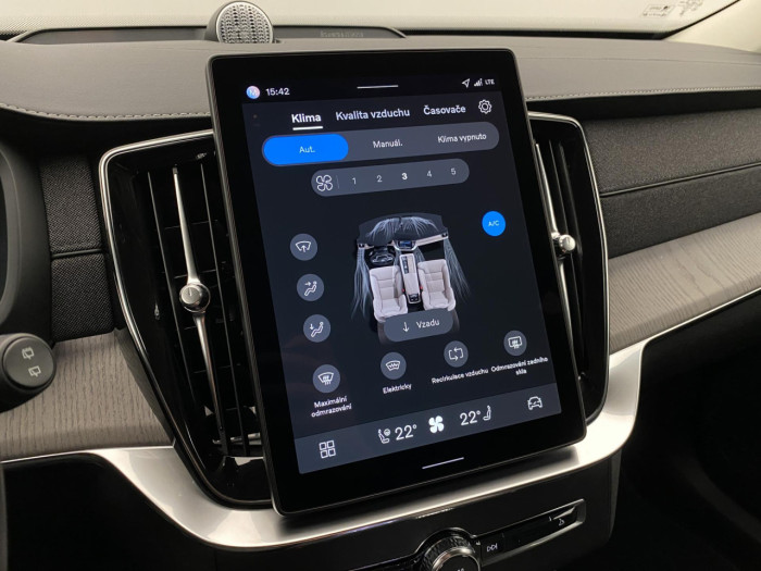 Volvo XC90 T8 AWD RECHARGE BRIGHT PLUS 7m na operativní leasing