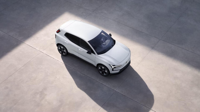 Volvo EX30 P5 LONG RANGE ELETRIC PLUS na operativní leasing