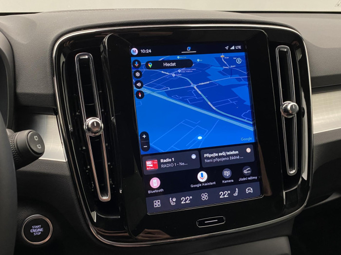 Volvo XC40 B3 AUT DARK PLUS na operativní leasing