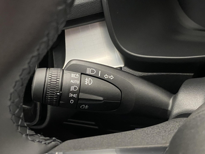 Volvo XC40 B3 AUT DARK PLUS na operativní leasing