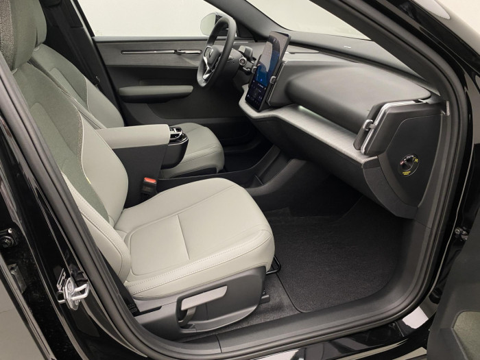 Volvo EX30 PURE ELECTRIC EXTENDED PLUS na operativní leasing