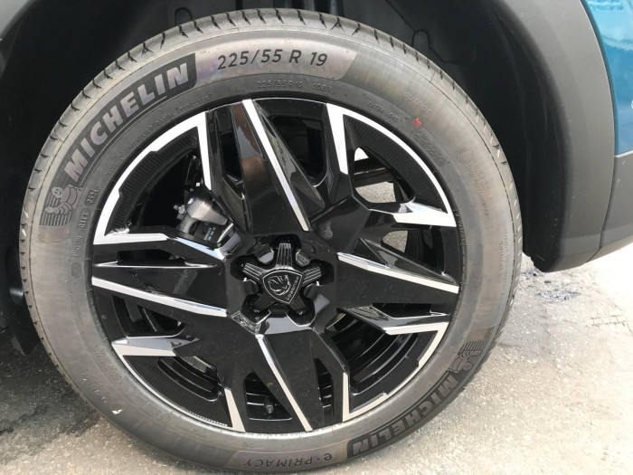 Peugeot 3008 ALLURE Hybrid e-DCS6 1,2 / 107kW na operativní leasing